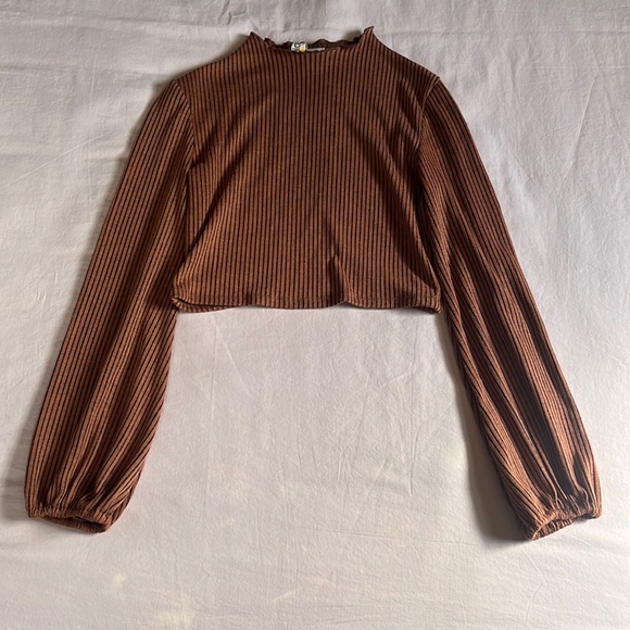 Ribbed Puff Sleeve L/S Top with Lettuce Trim Neck - Picture 5 of 9